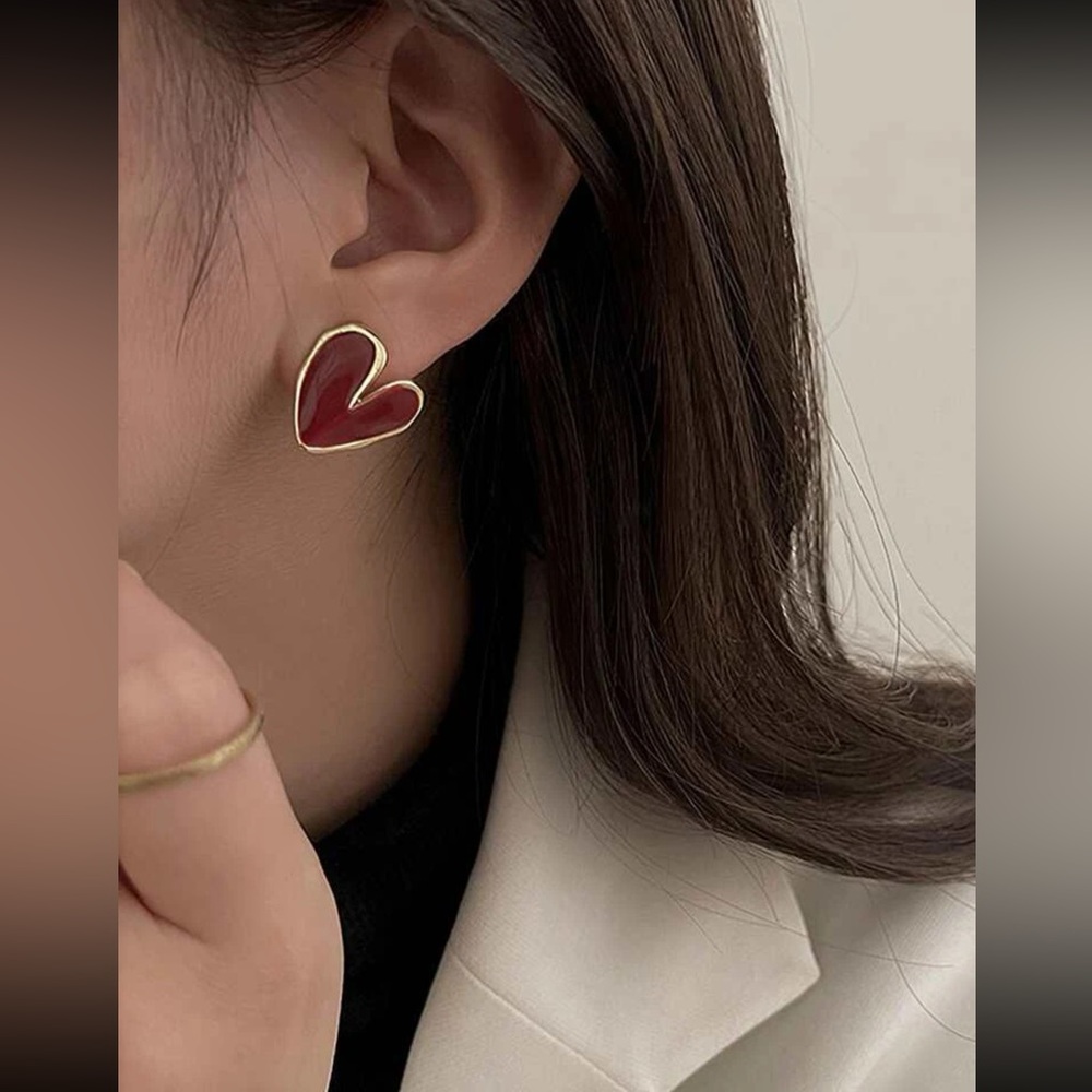 ♥️ Awesoke Heart Stud Earrings ♥️